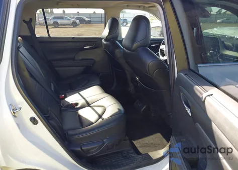 2022 Toyota Highlander Xle z USA, uszkodzony, nr VIN 5TDHZRBH2NS175452